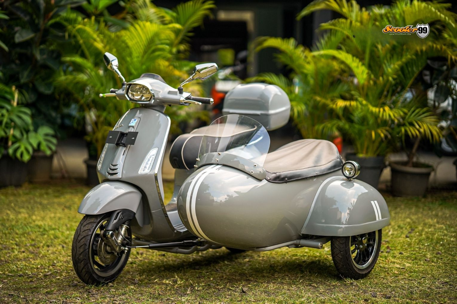 Made by order scooter project example 5: Sidecar Kit for Vespa Grey Edition